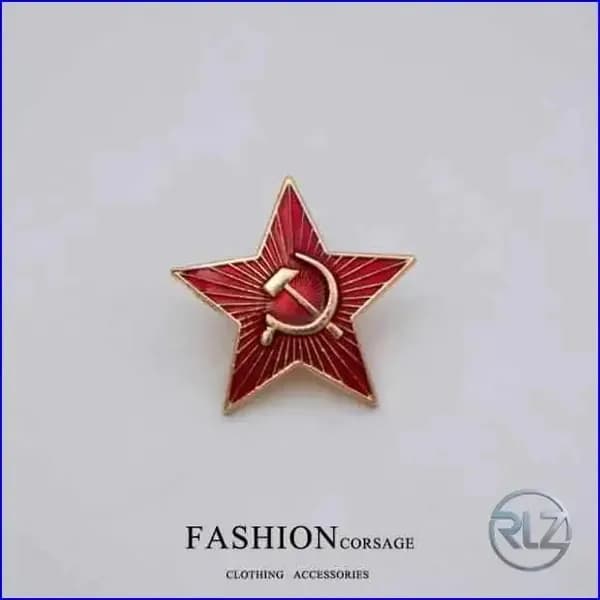 Брошь Красная звезда с серпом и молотом, золотой металл на красном фоне