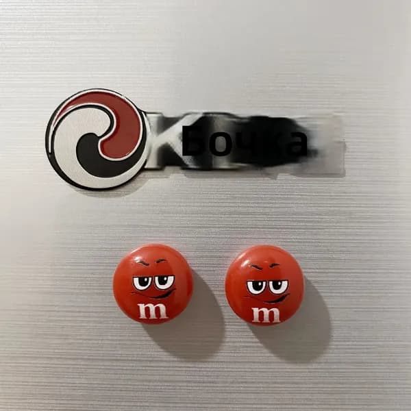 M&M'S магнитная эмодзи-наклейка на холодильник, красная