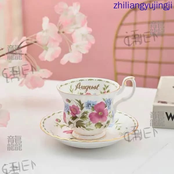 Чайная пара Royal Albert. Серия "Цветок месяца". Англия. Костяной фарфор. Клеймо 70-е гг. Сузуран в мае