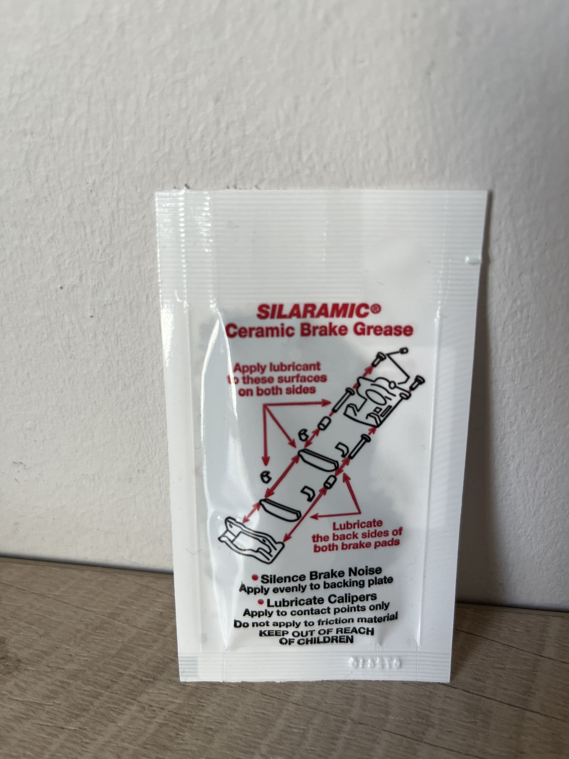 Смазка тормозного суппорта SLIPKOTE SILARAMIC DISC BRAKE CALIPER GREASE 3 г.