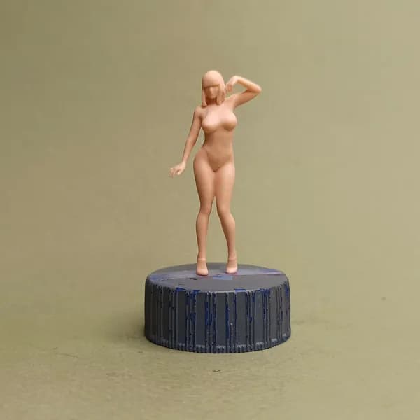 Фотомодель в купальнике. Фигурка в масштабе 1:43.