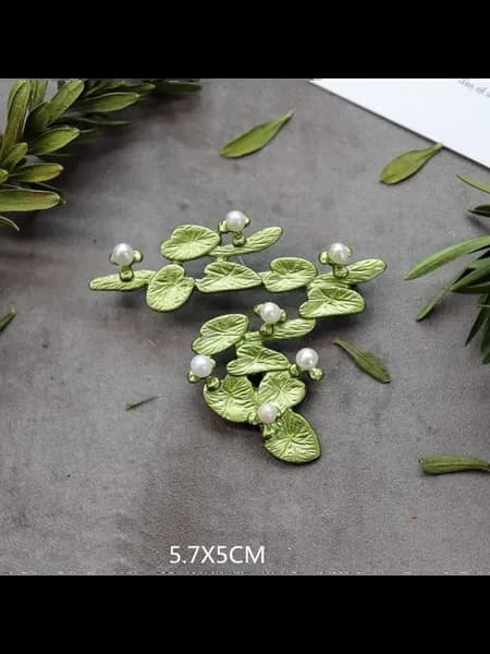 Брошь зелёная с жемчугом, plant 15