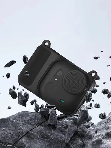 Премиальный чёрный силиконовый кейс для Insta360 GO Ultra, оснащённый магнитным крепежом и защитой объектива