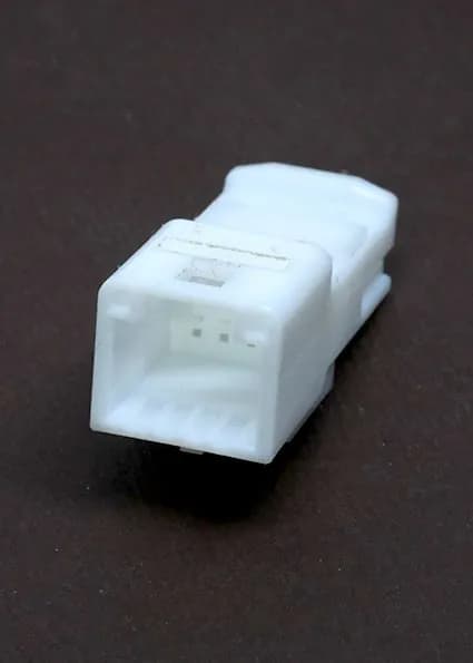 АМР 1565804-2 . Разъем штыревой 8-ми контактный серии TE Connectivity TH-025 с клеммами