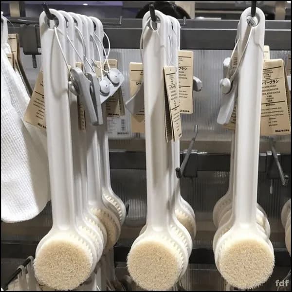 Японская массажная щетка для душа с длинной ручкой и мягкими щетинами, отличный помощник для очистки спины