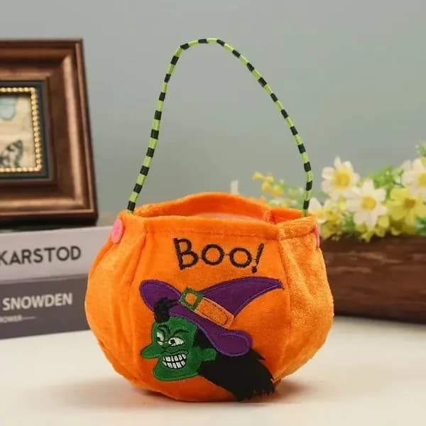 Мешок конфет на Хэллоуин