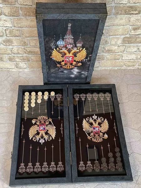 Нарды большие деревянные со стеклом с рисунком "Россия", размер 60х60 см, подарочные нарды, обтянуты экокожей премиум класса, стеклянное игровое поле