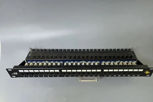 Патч-панель 19 1U, 24 порта RJ-45, категория 5e, с задним кабельным организатором. Товар уцененный