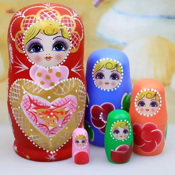 Матрешка 5 слоёв, красная с сердечком, высота 11 см.
