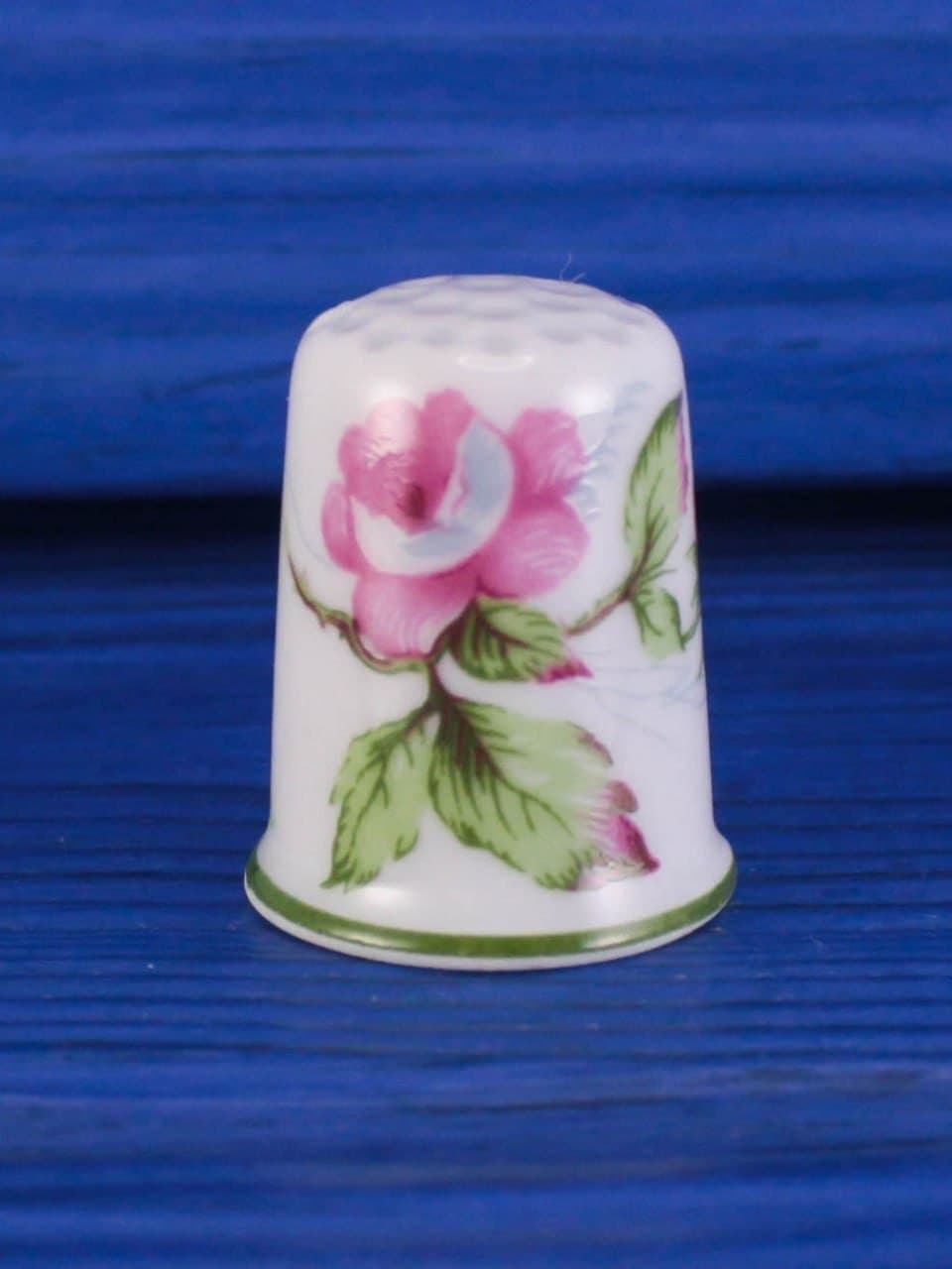 Винтажный фарфоровый наперсток от Haviland (Limoges) коллекционной серии Thimbles of the World's Greatest Porcelain Houses. Франция, 1980-е годы