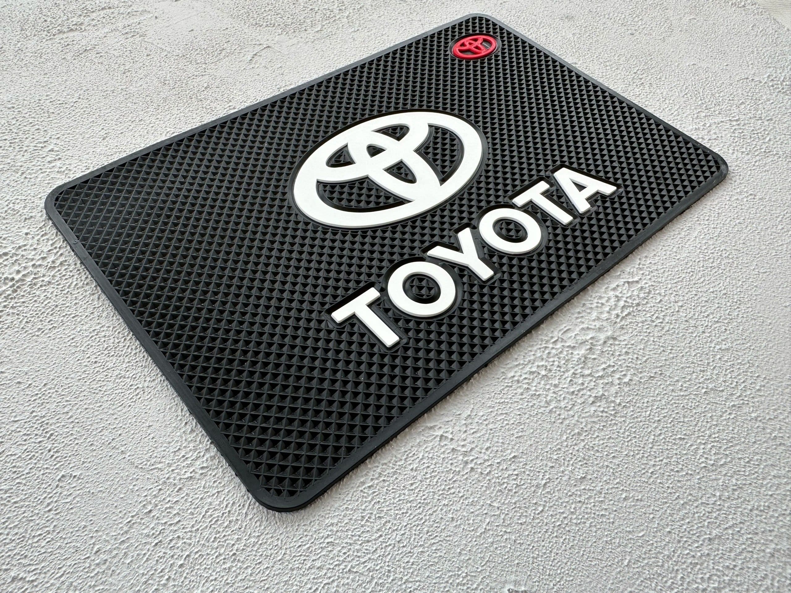 Toyota коврик на панель