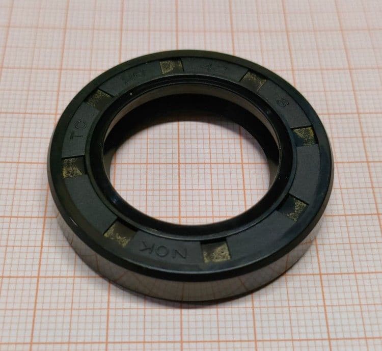 Сальник коленвала 2T TB50. Suzuki 26*42*8
