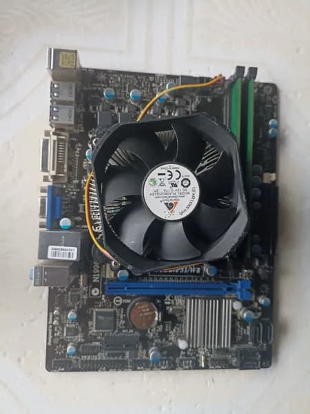 MSI H61M-P31/W8 +CPU i3-2120 (4 потока 2 ядра) +4Gb +кулер без задней планки, LGA 1155, DDR3, Материнская плата