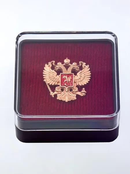 Значок из серебра 925 пробы на лацкан пиджака Герб России Георгий Победоносец с красной эмалью золочение Б930578р