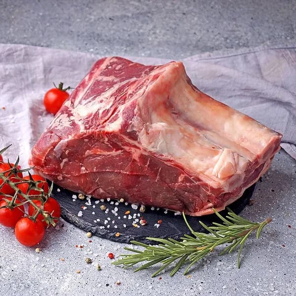Говядина толстый край на кости охлажденная из мяса молодого бычка 950 гр.