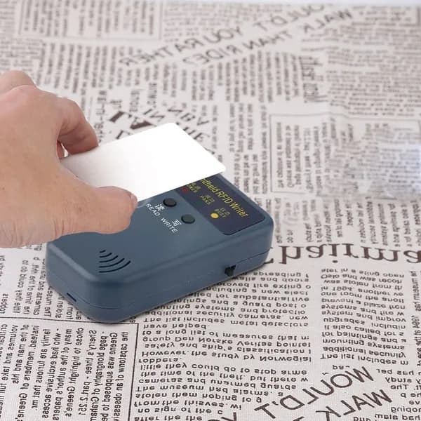 RFID-дубликатор 125 кГц ручной: программатор, считыватель и копировальник карт с ключами