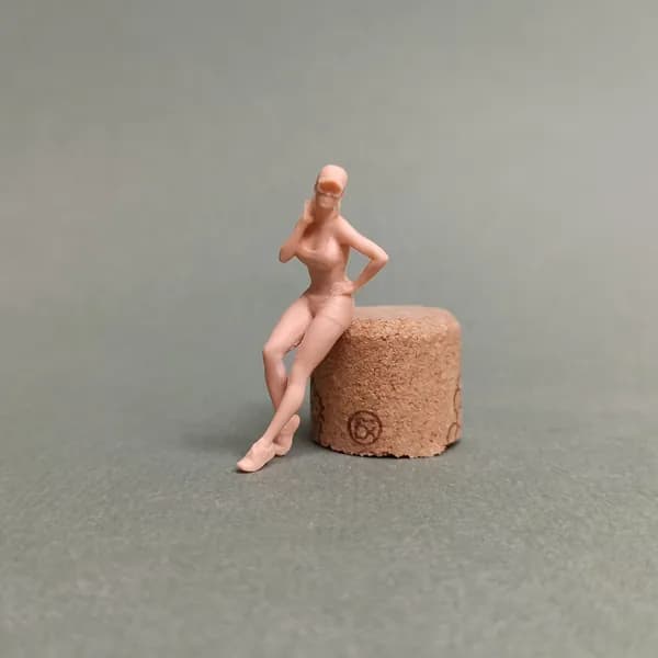 Дама с серёжками. Фигурка в масштабе 1/43.