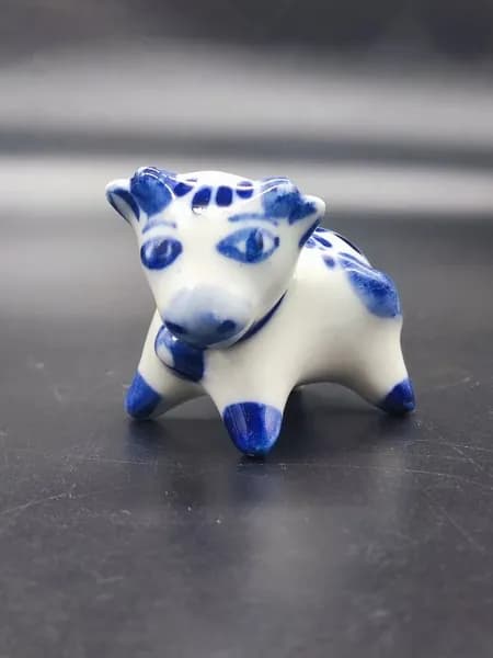 Фарфоровая статуэтка для интерьера "Корова". Клеймо GZHEL (HAND MADE IN RUSSIA) , 4см