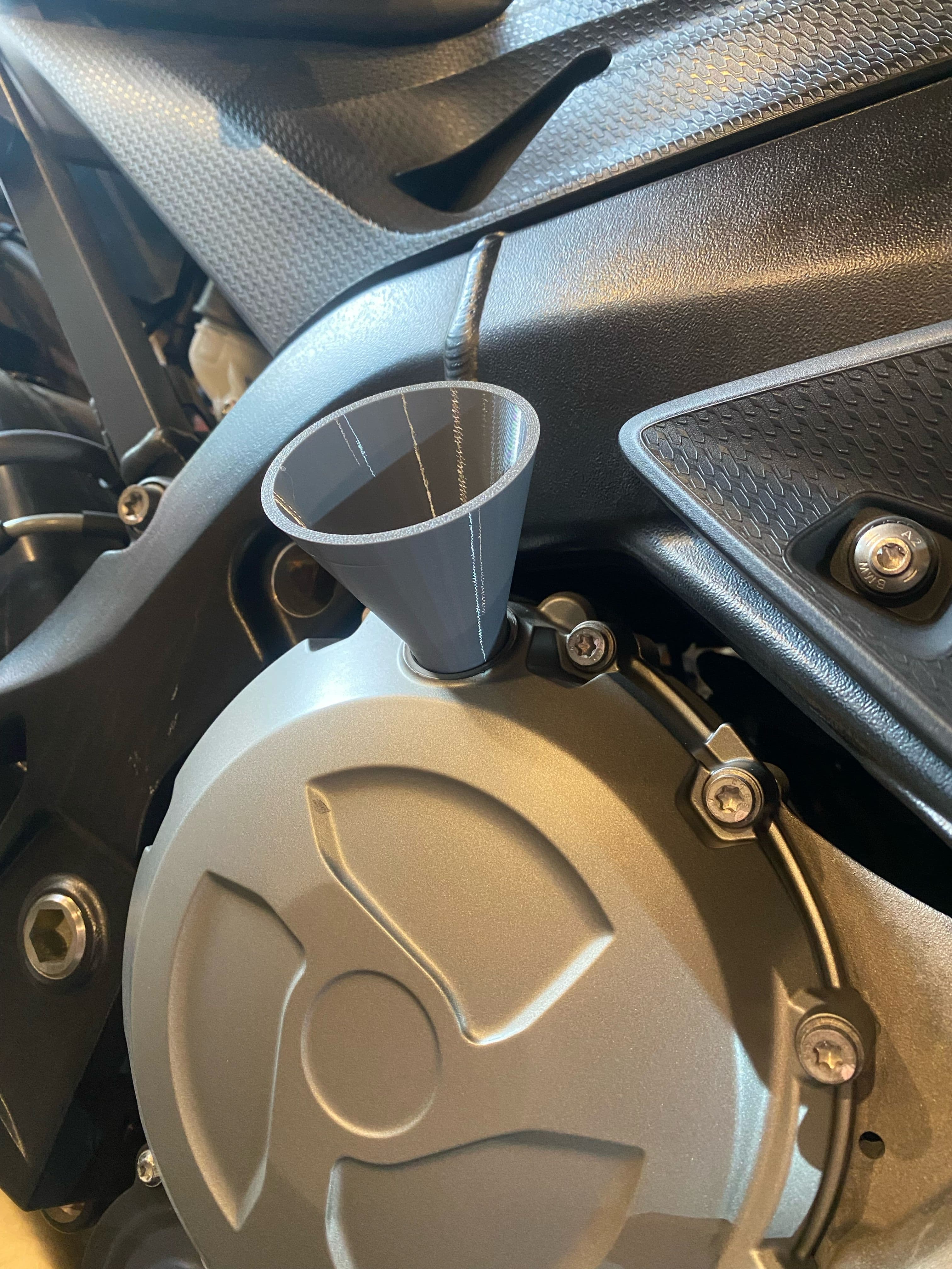 Воронка для заливки масла в двигатель BMW S1000RR XR R
