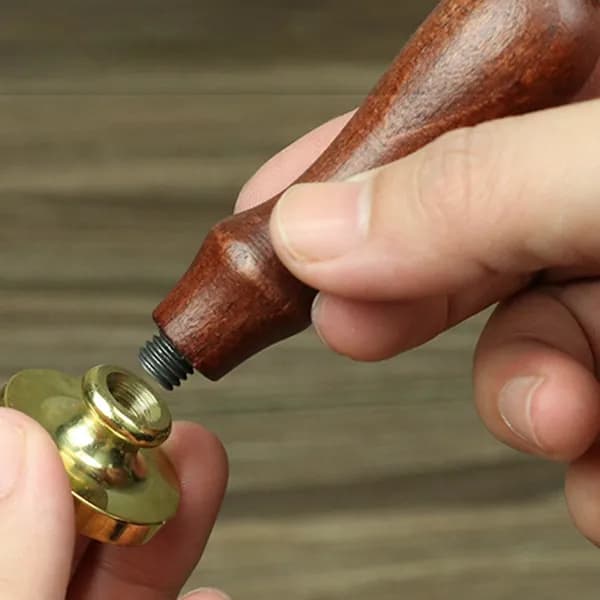 Печать для сургуча с деревянной ручкой из ореха, 8 см