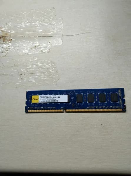 Оперативная память Оперативная память 2GB1Rx8.PC3-12800U-9-10-B0 DDR3, 1 x 2 ГБ (2GB1Rx8.PC3-12800U-9-10-B0)