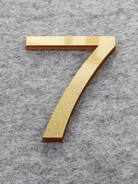 Цифра на дверь квартиры7 золотой 7см