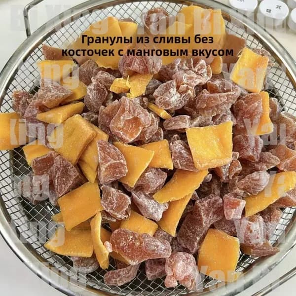 Кусочки сливы-манго, кисло-сладкие сушеные плоды .
