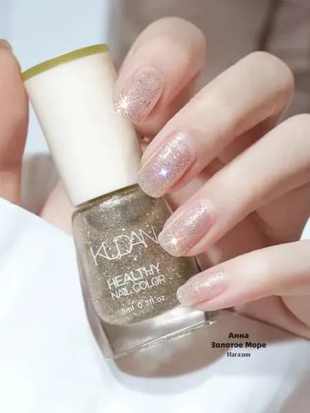 Флакончик лака для ногтей
