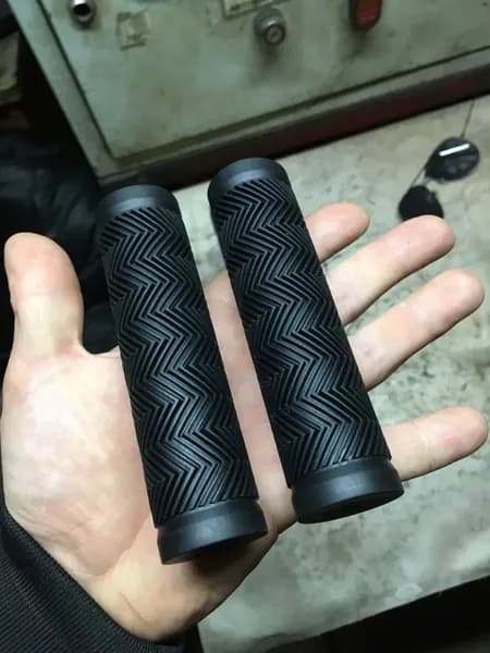 Грипсы универсальные,120 mm, цвет черный , рисунок елочка