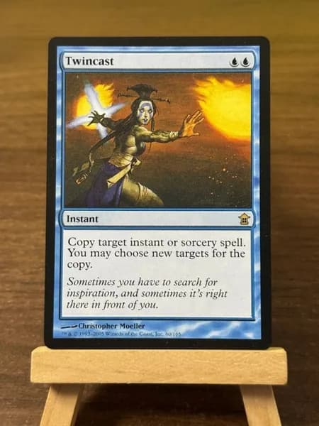 Заголовок: Волшебство в твоих руках: Уникальная карта Magic: The Gathering (MTG) с защитным протектором в подарок!