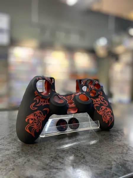 Силиконовый чехол + насадки в стиле Красный Дракон для DualShock 4 геймпада Мягкое покрытие SoftTouch (красный)