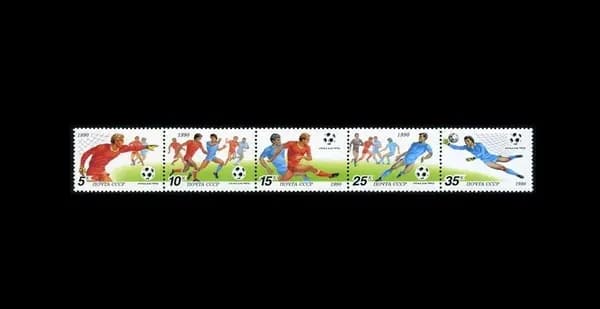 Почтовые марки СССР 1990 г. Чемпионат мира по футболу(Италия). Сцепка из 5 марок. MNH(**)