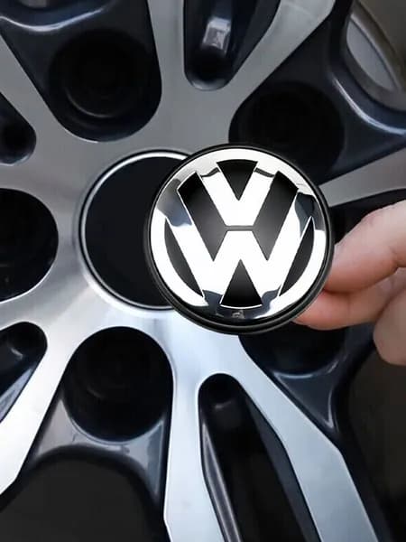 Колпачки для центрального отверстия диска Volkswagen, диаметр 65 мм, артикул 3B7601171