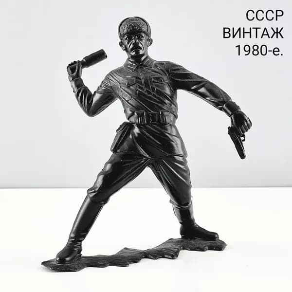 Винтажный солдатик "Атакующий". Пластик. СССР, 1980-е.