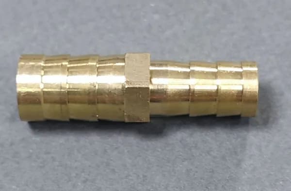Соединитель шланга прямой латунь переходник D10-12