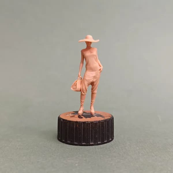 Модница в шляпе. Фигурка в масштабе 1:43.