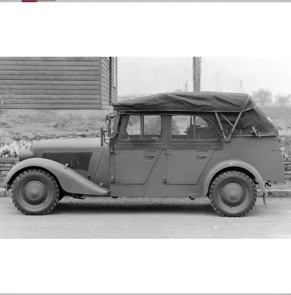 Mercedes-Benz 170 VK Kubelwagen 1939. Масштабная модель 1:72.