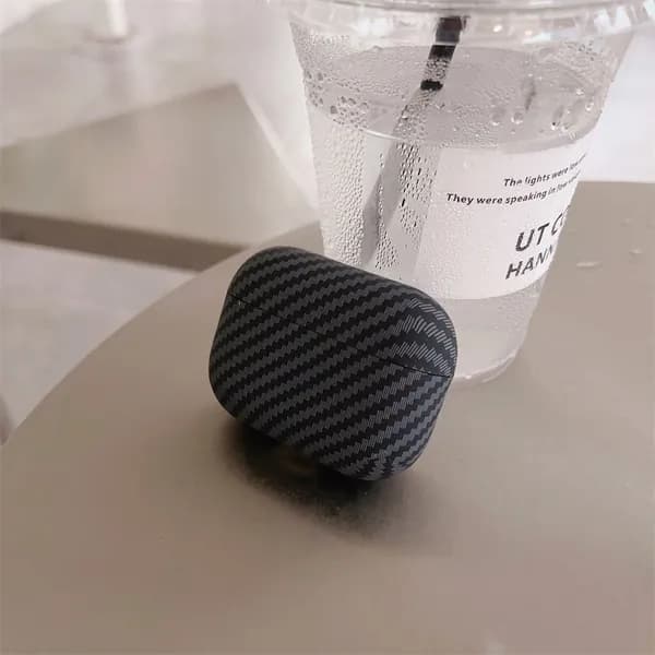 Чехол для Аирподс Про 3 / AirPods Pro 3 творчество текстура из углеродного волокна силиконовый защитный чехол, черный
