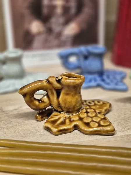 Подсвечник для церковной тонкой свечи керамический коричневый