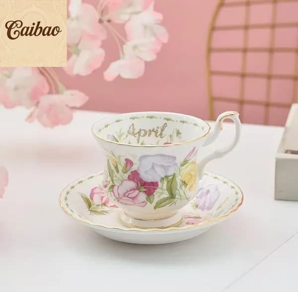 Чайная пара Royal Albert. Серия "Цветок месяца". Англия. Костяной фарфор. Клеймо 70-е гг. Сузуран в мае