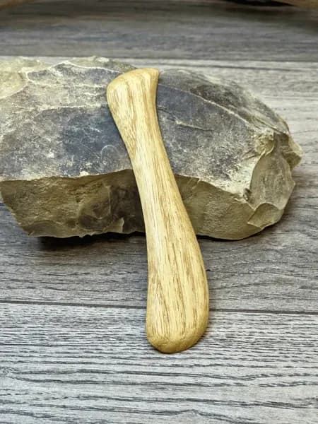 Гладилка формовочная гнутая (костяная палочка) из акации