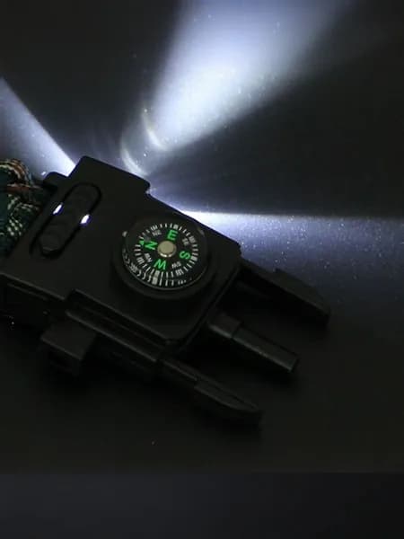 Замок для браслета с LED-светом и компасом