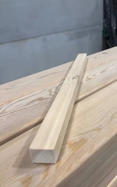 Брусок строганый из лиственницы 20*45*2000 сорт АВ, острый край, 1 шт.