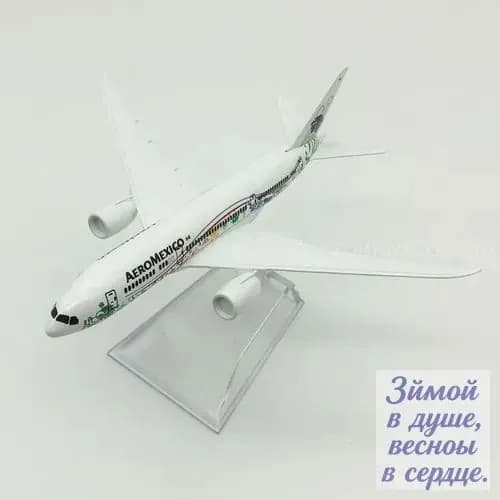Модель самолета Boeing 787 из металла