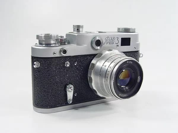 Фотоаппарат старинный дальномерный ФЭД-3. Объектив Индустар-26. СССР, 1971 г. Футляр.