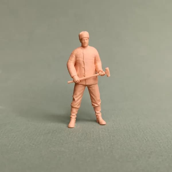 Рабочий с кувалдой. Фигурка в масштабе 1:43.