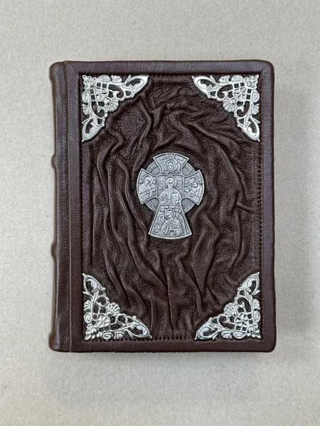 Молитвослов на церковнославянском языке (подарочная книга в кож. переплете)