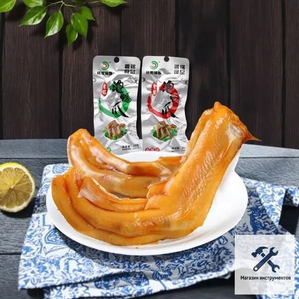 Xiangming Bubble Duck Claws в вакуумной упаковке, сочетающие в себе ароматный и острый вкус, а также свежий аромат. В комплекте 5 упаковок.