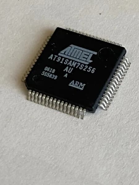 Микроконтроллер AT91SAM7S256