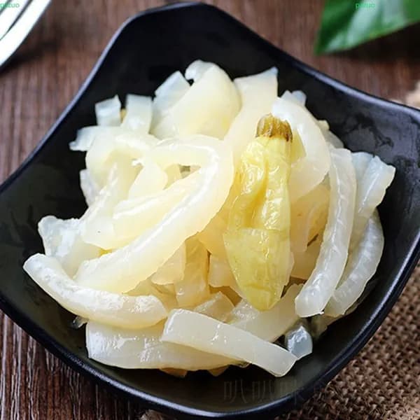 Хрустящая свиная кожа с маринованным перцем чунцинского производства, острая закуска